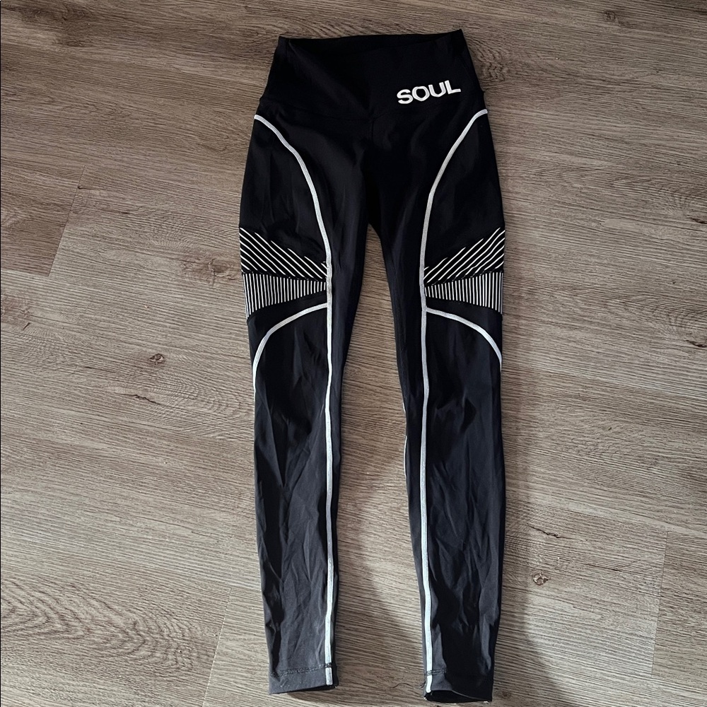 Lululemon leggings size 4